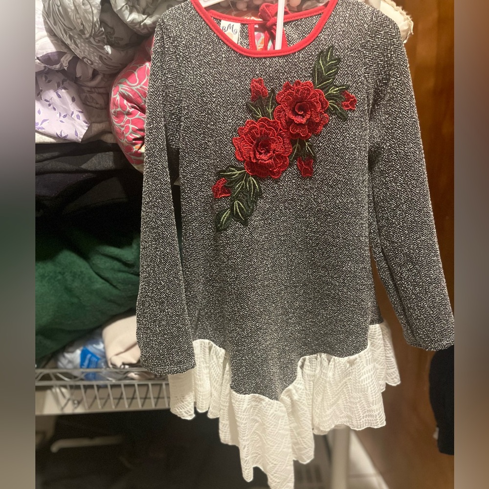BRAND NEW Girls Tunic Top with Red Floral Embroidery and White Lace Hem